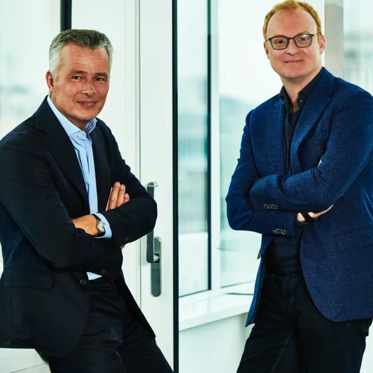 Nouveau PDG chez DPG Media Belgique : après 30 ans à la tête du groupe, Christian Van Thillo devient président exécutif – le PDG néerlandais Erik Roddenhof lui succède Nouveau PDG chez DPG Media Belgique : après 30 ans à la tête du groupe, Christian Van Thillo devient président exécutif – le PDG néerlandais Erik Roddenhof lui succède