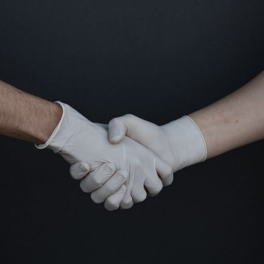 Les médias et les think tanks progressistes veulent lancer un débat sur la reconstruction : appel au « Green New Deal »