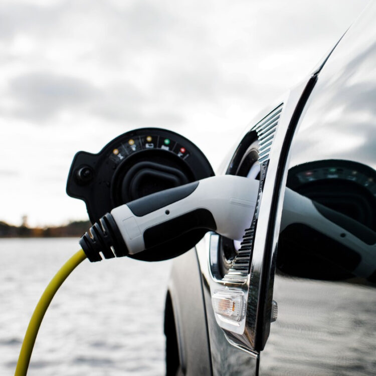 Nouvelle série de contenus autour de la conduite électrique “Road to EV” dans Knack et Le Vif/L’Express