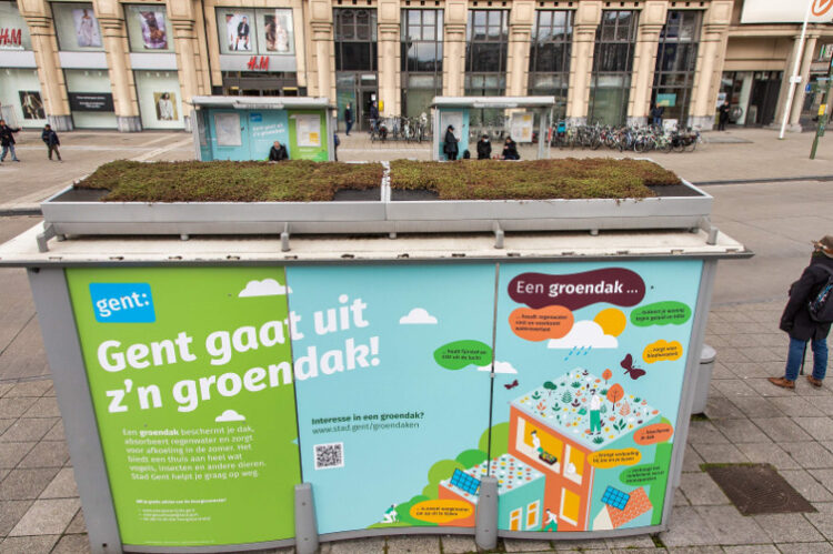 Clear Channel installe des toits verts sur des abribus à Gand