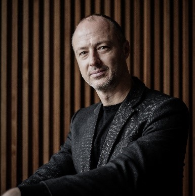 Roularta verwelkomt Niels Famaey als nieuwe uitgever van de news- en businessmerken, Jos Grobben gaat met pensioen