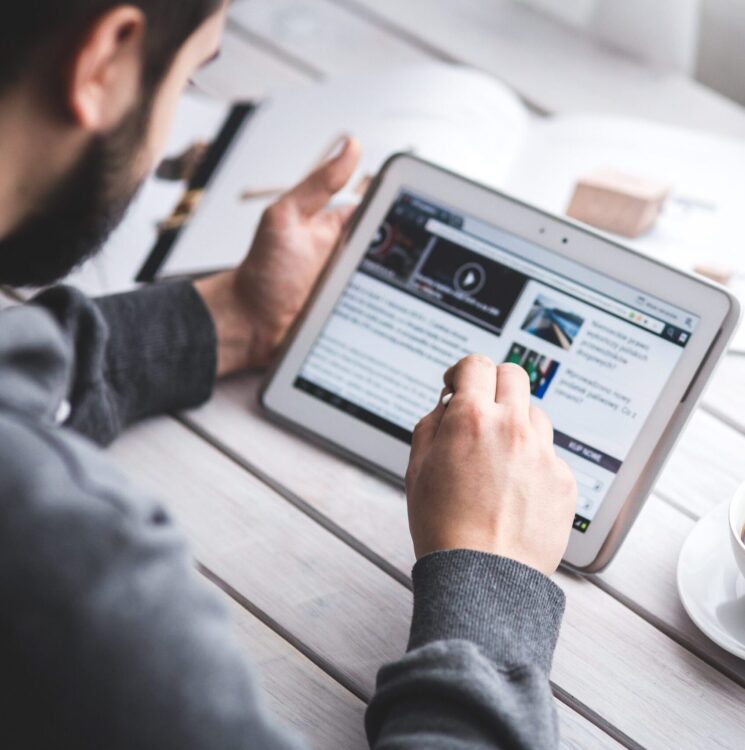 Seen from Space : Digital News Report 2022 – la nécessité d’une comparaison large
