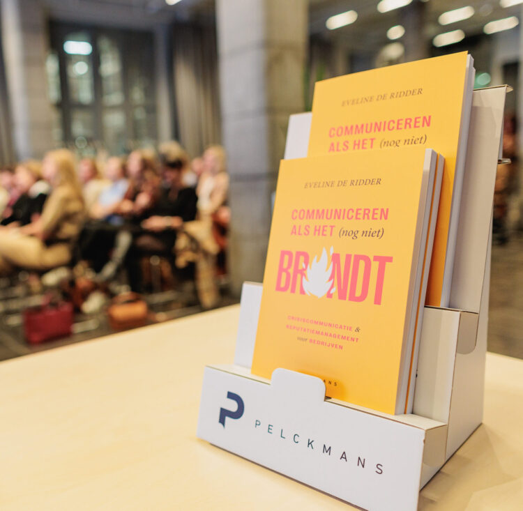 Eveline De Ridder stelt haar boek ‘Communiceren als het (nog niet) brandt’ voor