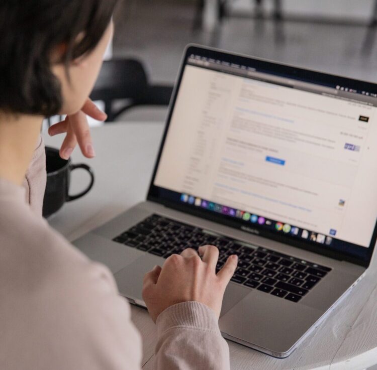 Seen from Space : L’effet variable de la presse sur les requêtes online