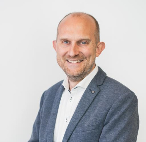 MediaSpecs Summer Interview: Grégory Vandenschrick (RMB) moedigt aan uit de comfortzone te stappen en “het dagelijks leven op te schudden met nieuwe dingen”