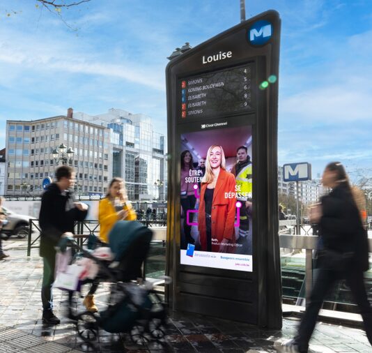 Clear Channel lanceert de commercialisering van informatieschermen aan de ingangen van Brusselse metrostations