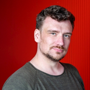 Jago Kosolosky stopt als hoofdredacteur van MO*