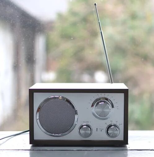 Van Achter remt FM-afschakeling af en laat richtdatum van 2031 los
