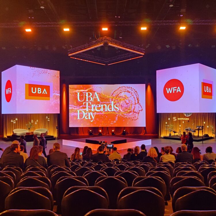 « Digital is done! We’re entering a cognitive era » — Peter Hinssen @ UBA Trends Day 2025