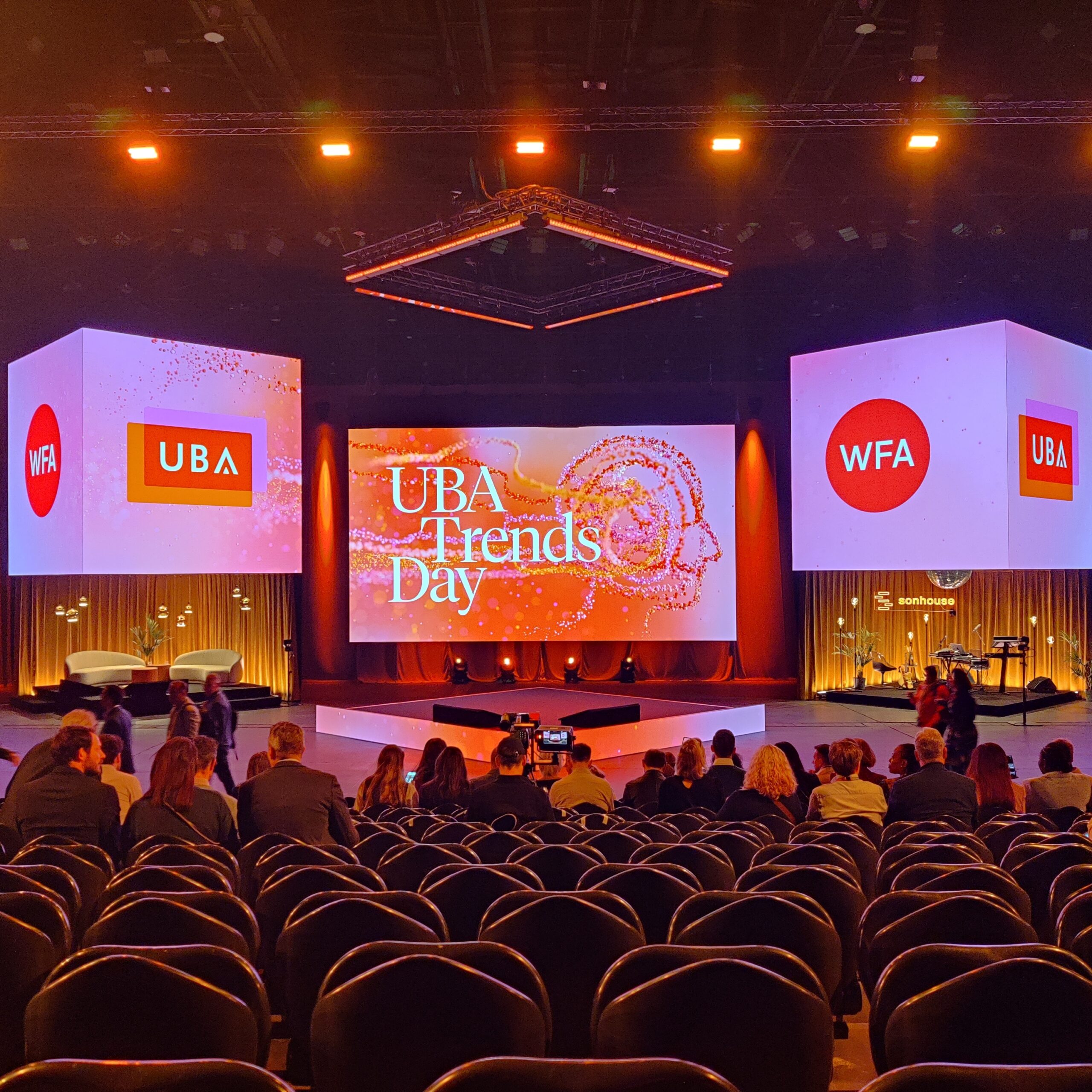 « Digital is done! We’re entering a cognitive era » — Peter Hinssen @ UBA Trends Day 2025