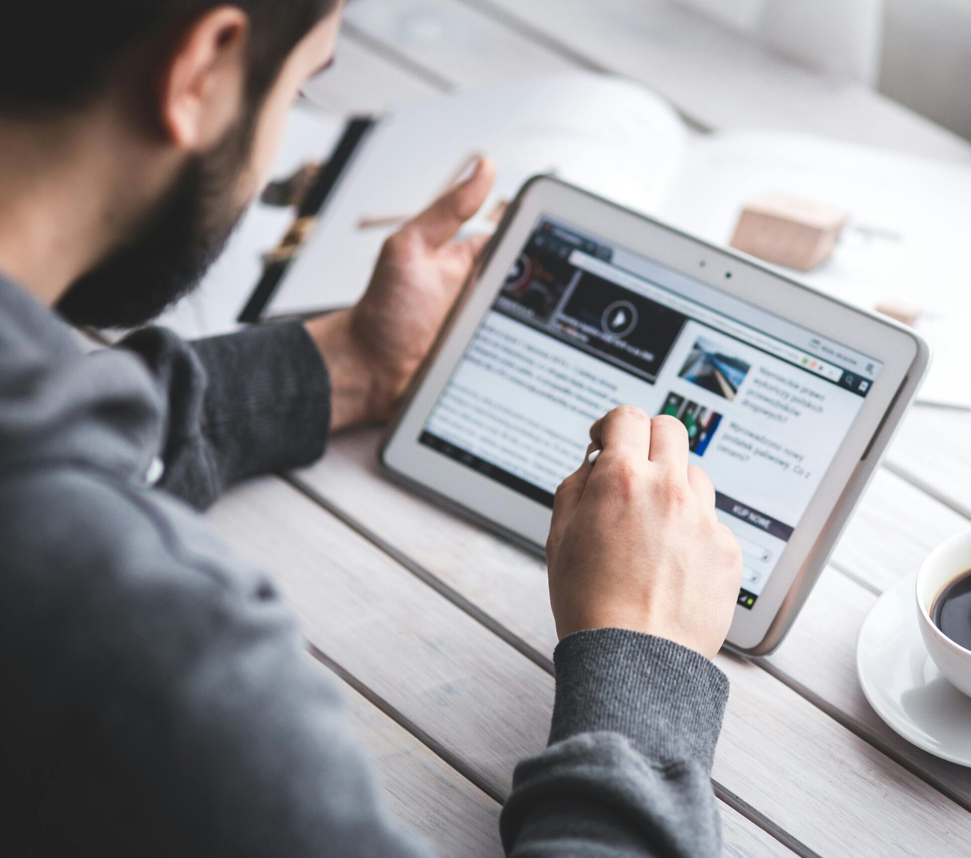 Seen from Space: L’info digitale peine à obtenir sa “fair share” publicitaire