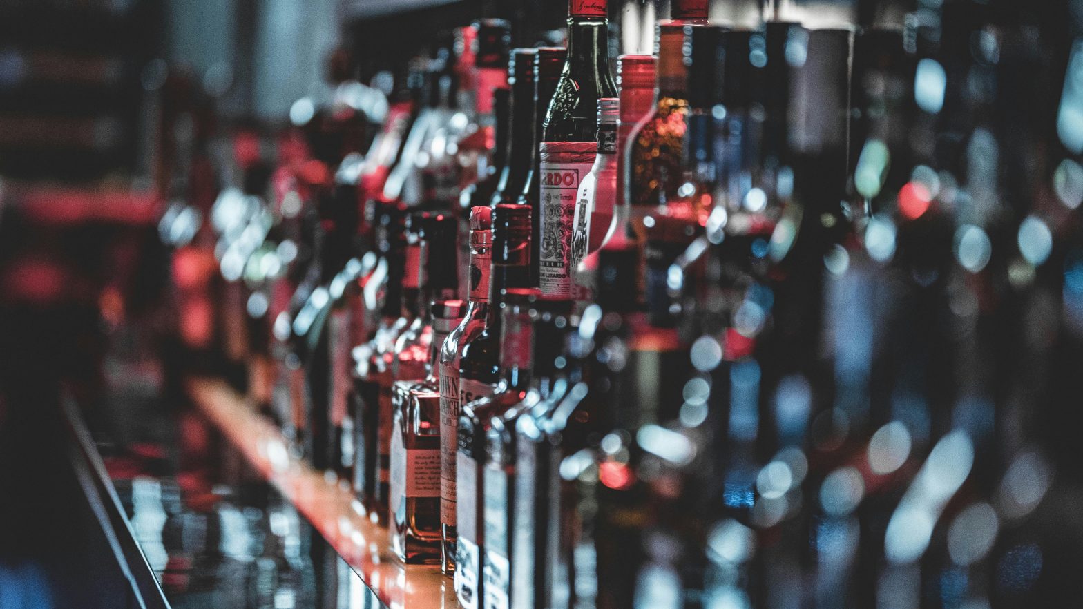 Recordaantal alcoholadvertenties snel aangepast na nieuwe richtlijnen