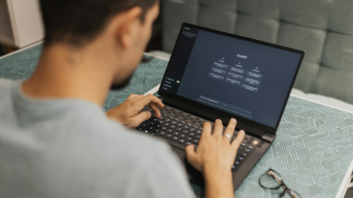 Seen from Space : Agents conversationnels et info, une question de limites