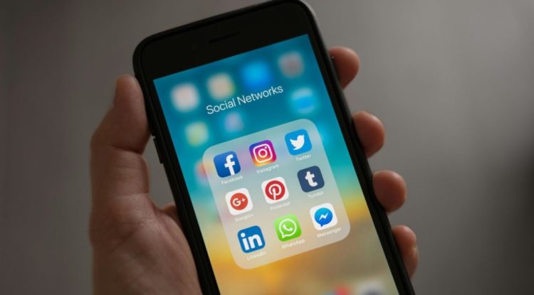 Seen from Space : 16 ans minimum pour les réseaux sociaux ? Des impacts très différents selon les plateformes