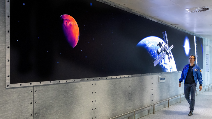 JCDecaux met en lumière l’expertise spatiale belge à Brussels Airport