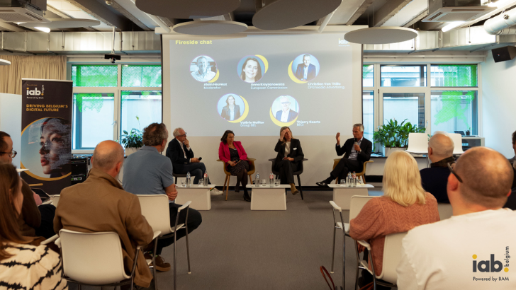 Big Tech contre l’Europe : l’IAB Afterwork, tribune d’un débat enflammé et de réflexions stratégiques