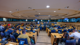 BelgaClub et le Parlement européen unissent leurs forces contre la désinformation et les attaques contre la démocratie