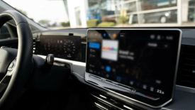 Seen from Space : En voiture, l’audio à la carte progresse à vitesse limitée