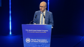 Les géants de l’IA sous le feu des critiques au Congrès mondial de la presse à Marseille