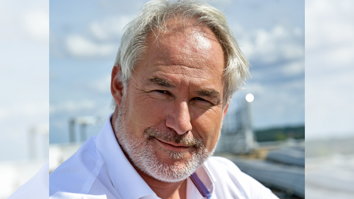 Gino Baeck nommé CEO de House of Communication Brussels, les cofondateurs Peter Vande Graveele et Nancy Delhalle passent le relais après 12 ans